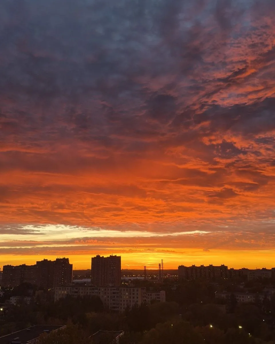 🤩 Закаты в Коммунарке особенные и такие разные - ими можно любоваться вечно.