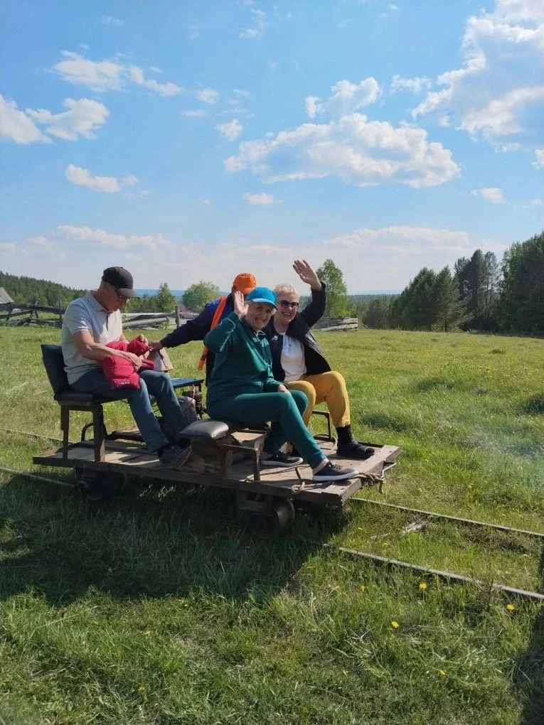 8 июня в селе Черемшанка встретили туристов - гостей из Иркутска. Торжественная встреча началась со 