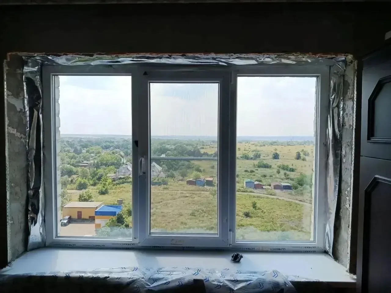 В Ясиноватой продолжается массовое остекление окон

В этом году в Ясиноватой после долгого перерыва 