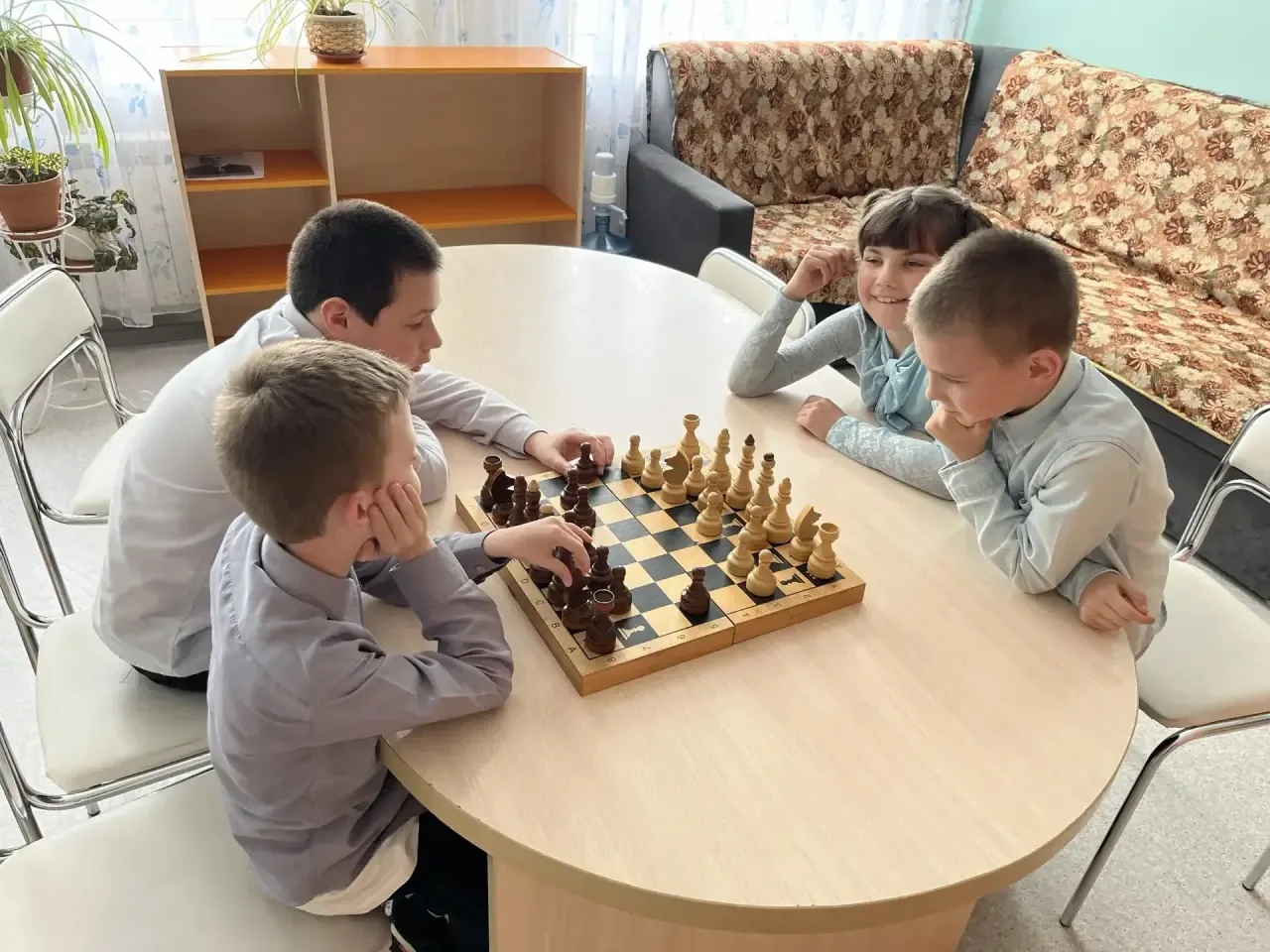 18 мая  в нашей школе прошёл блиц - турнир по шахматам между учениками начальных классо...