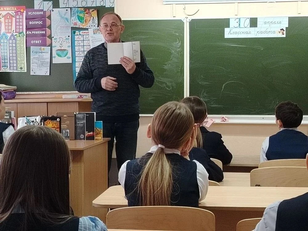 📚 Вдохновение в лицее: встреча с пермским писателем! 📚   В начальной школе кипела творческая энергия