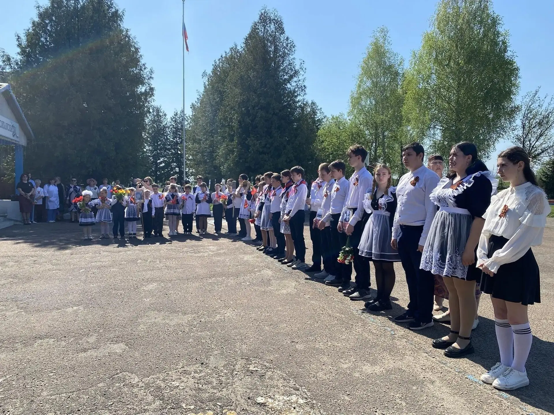 Сегодня в Успенской школе прошла торжественная линейка, посвященная Дню Победы в Велико...