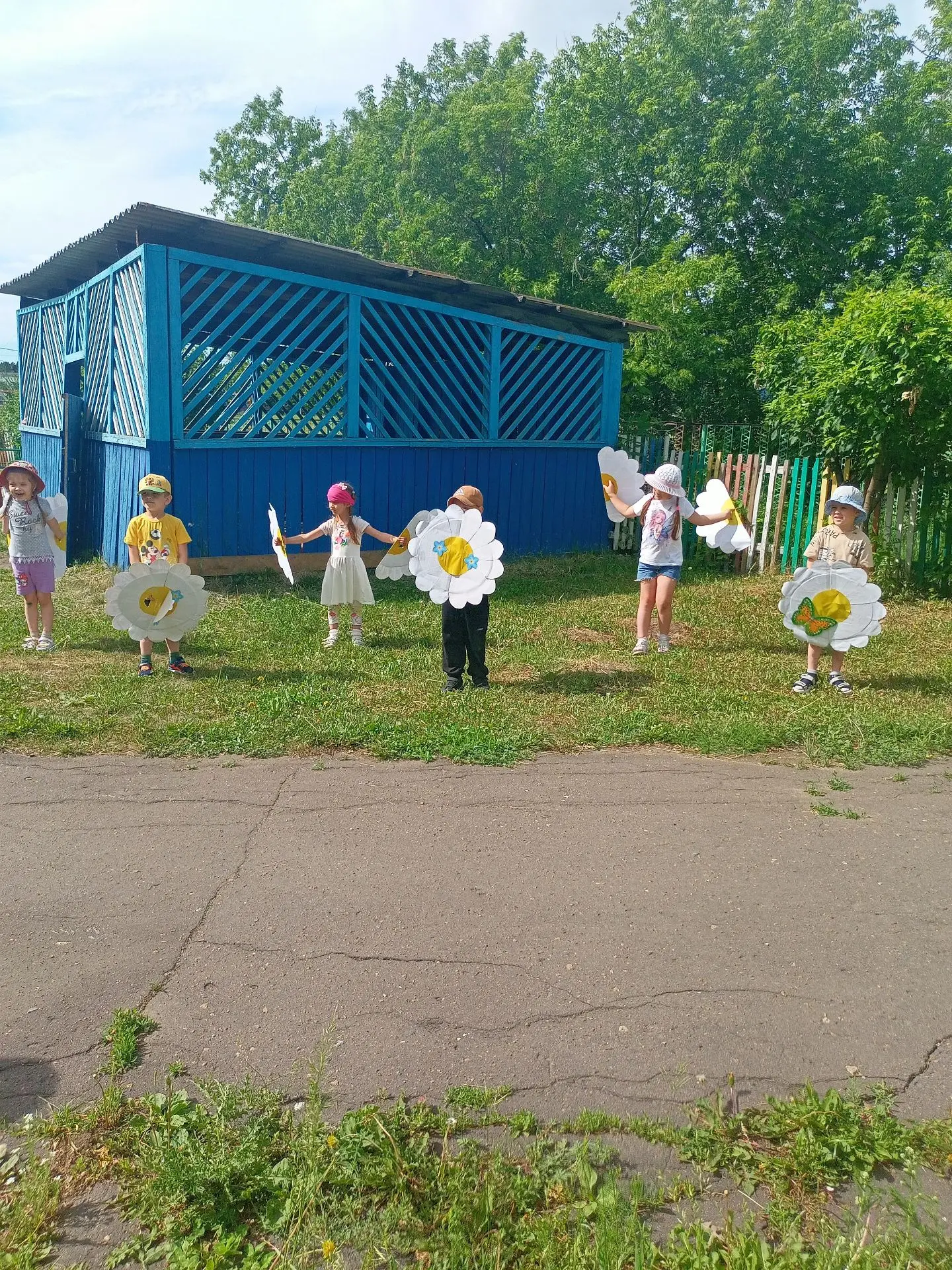 24 июня в нашем детском саду прошёл День ромашки — один из самых светлых и добрых праздников, которы
