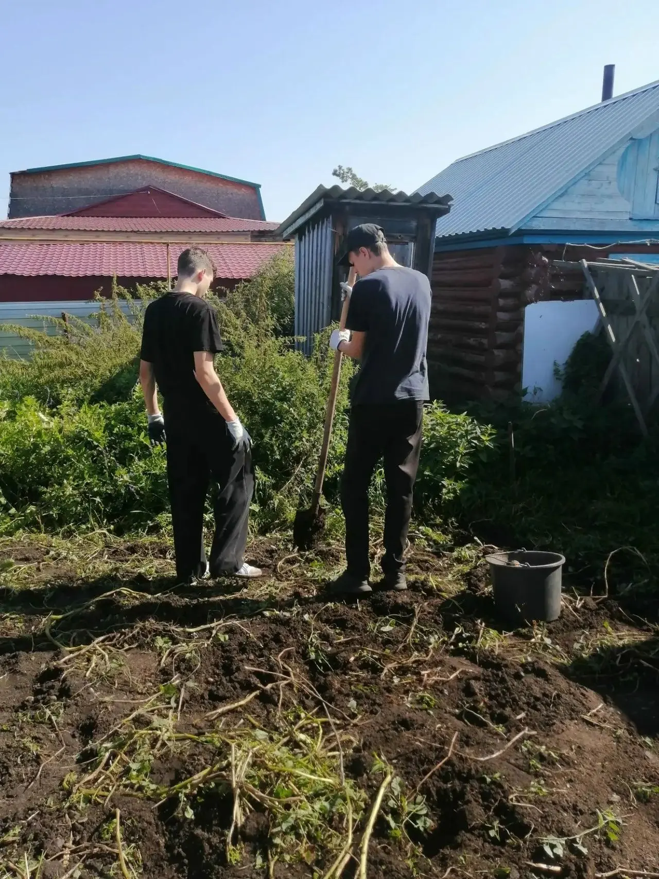 ДОБРО БЕЗ ВЫХОДНЫХ: ТИМУРОВЦЫ И «СЕРЕБРЯНЫЕ» ВОЛОНТЕРЫ СНОВА В ДЕЛЕ! 🤝