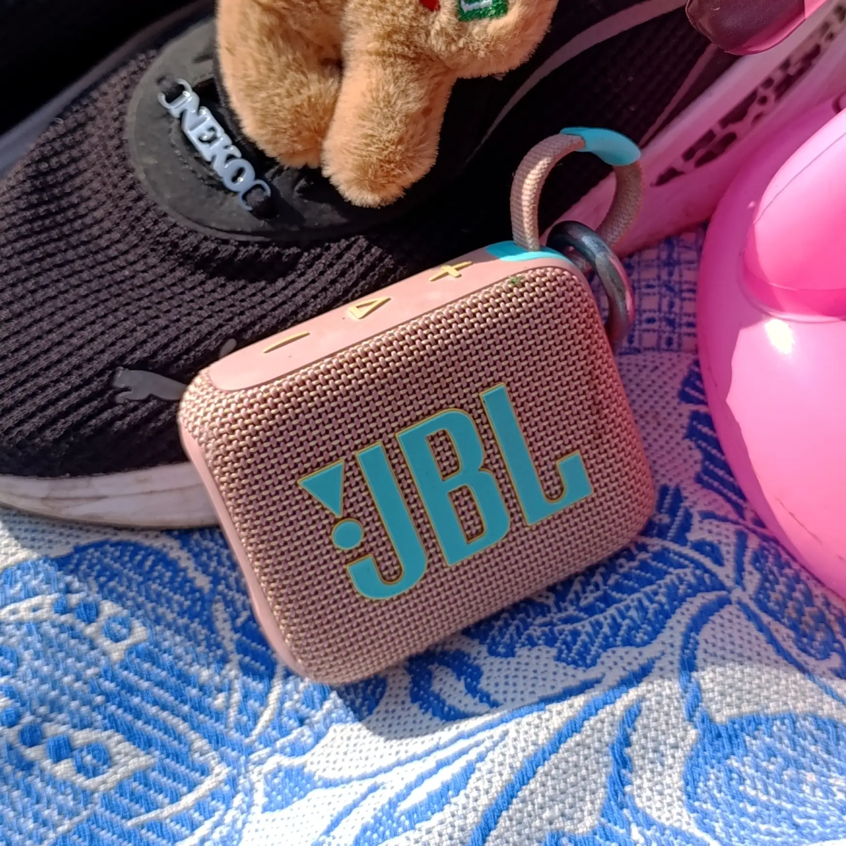 Потеряна колонка JBL go 4 в районе Советской армии примерно 18-20 домов или +- по улице...