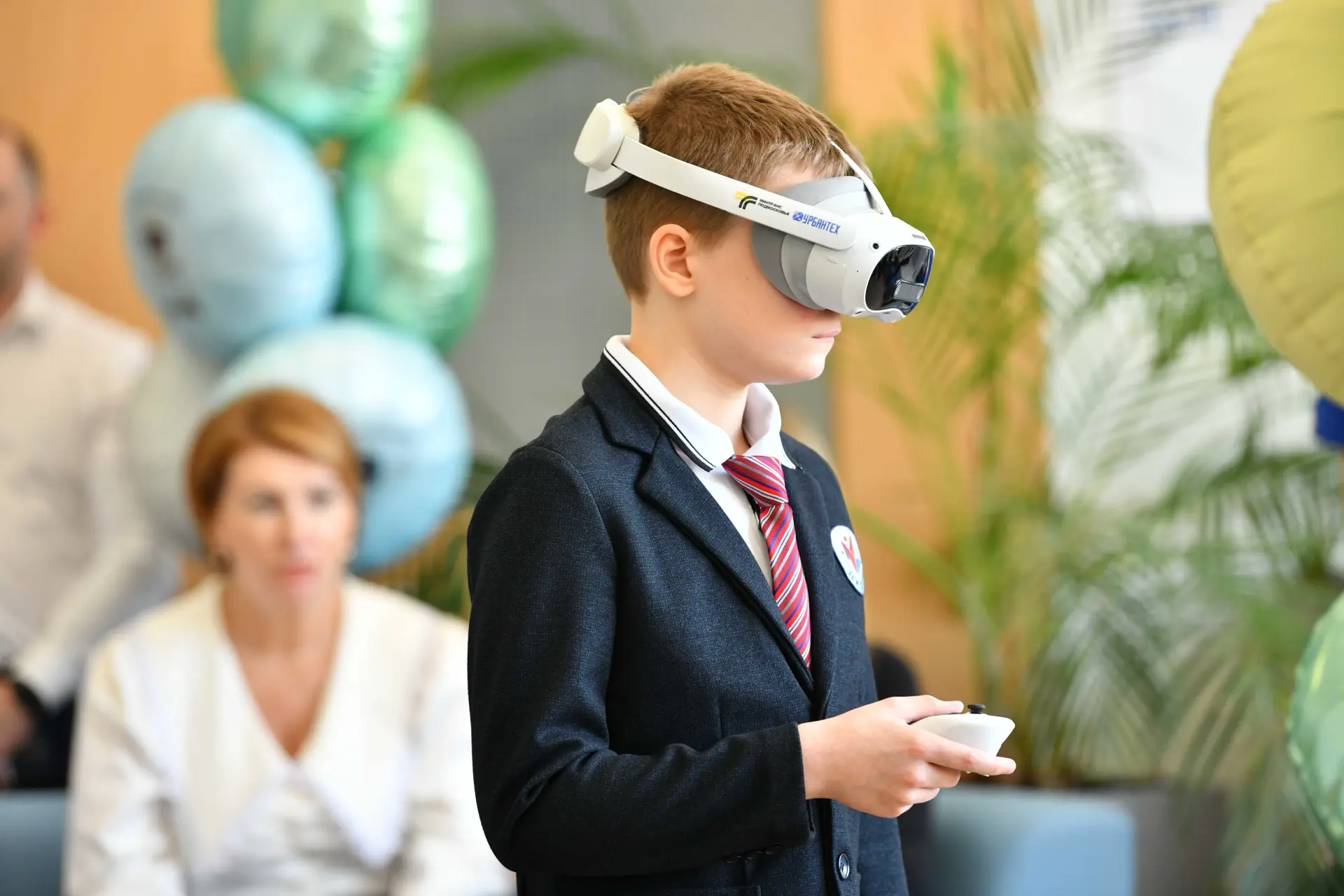 В Химках презентовали первый в России VR-тренажёр по ПДД для школьников   В школе «Лидер» в Химках п