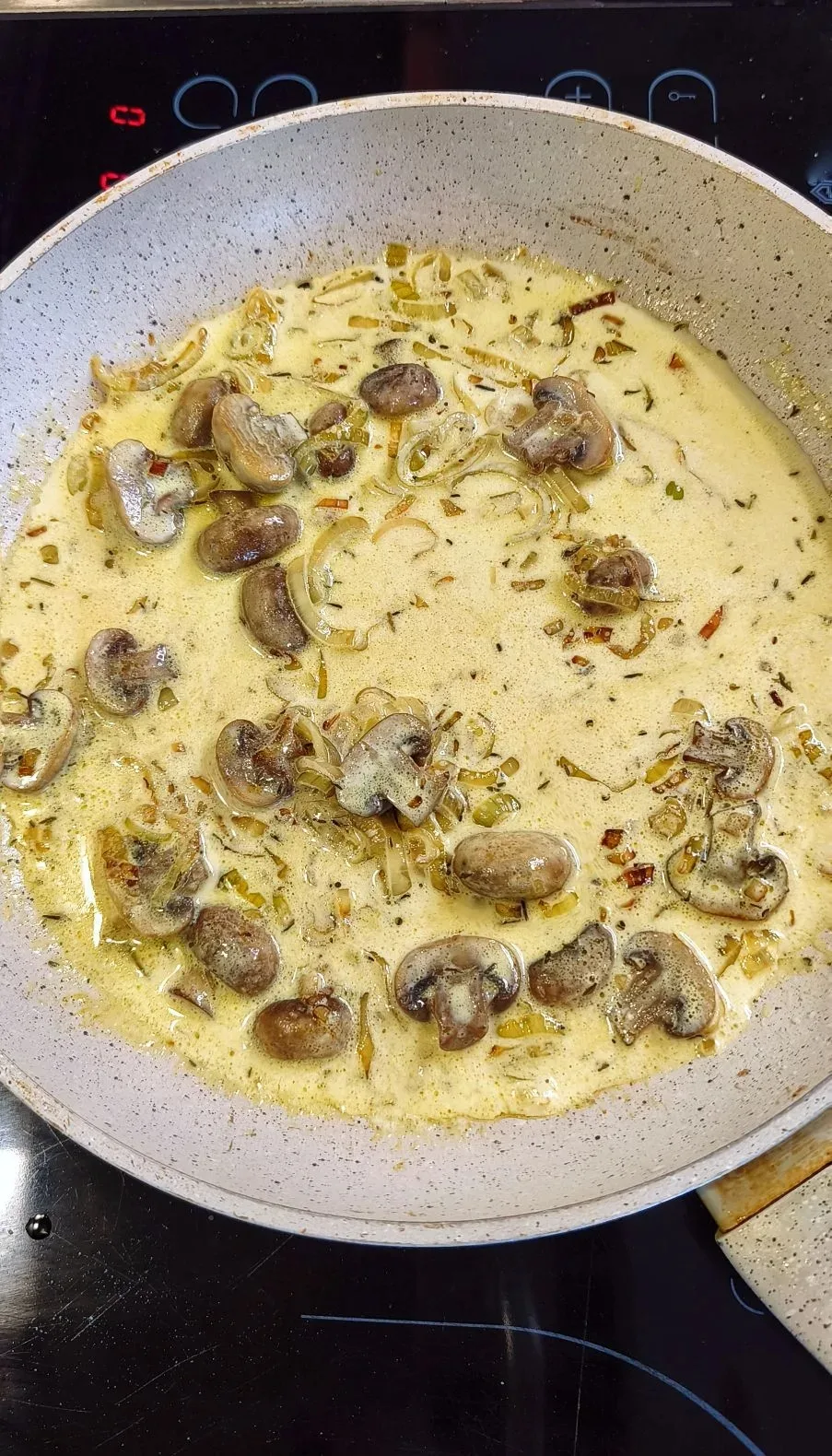 Обед: Запеченная капуста с ароматным грибным соусом   Вкусное постное блюдо, приготовленное из прост