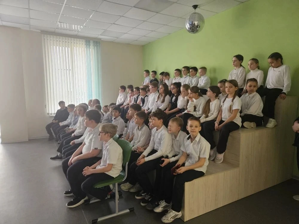 Уроки безопасности от профессионала 👨‍🏫🔥  Сегодня в МАОУ «Школа №115» прошли важные и познавательные