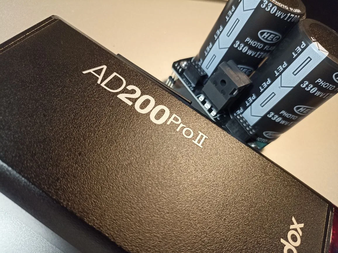 💥 Внутренний «бабах» или когда ремонт теряет смысл: Godox AD200Pro II в сервисе.