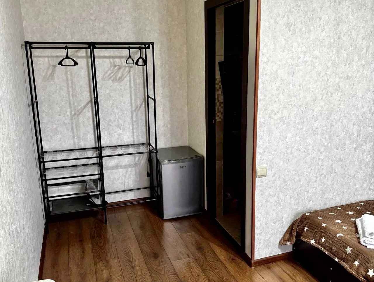 #АБХАЗИЯ #АЛАХАДЗЫ  Четырёхместный номер стандарт. В номере: двуспальная и односпальная кровати, кре