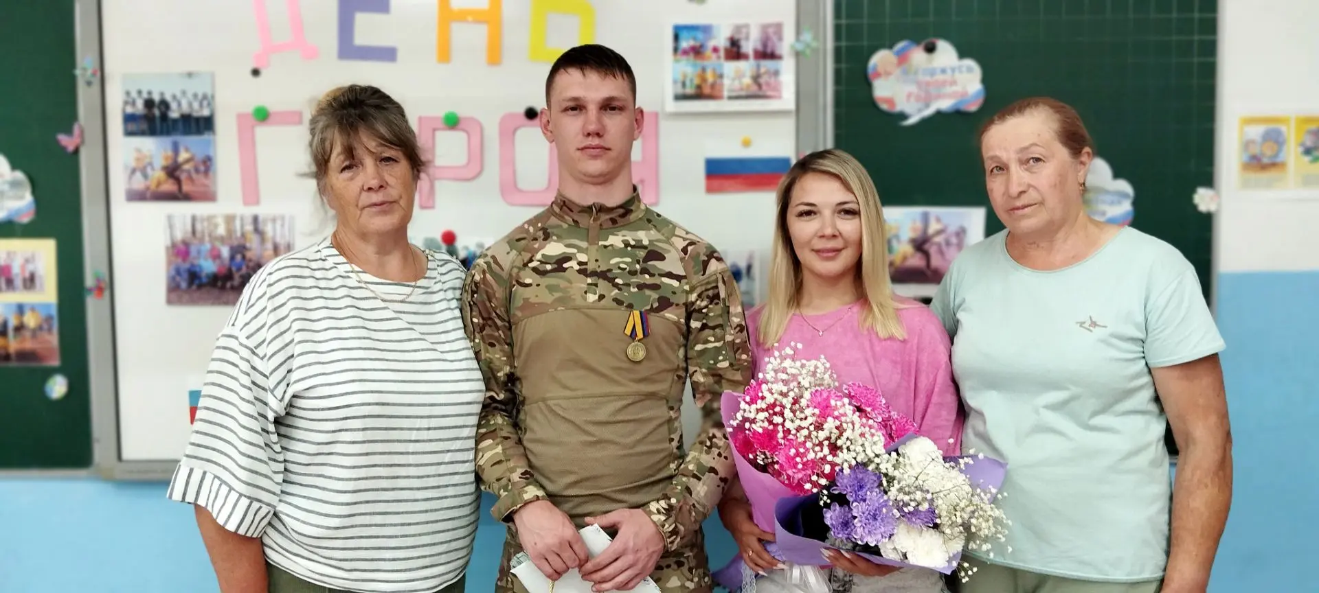 Сегодня в стенах родной школы было особенно тепло и трепетно. К нам заглянул наш выпускник, а ныне у