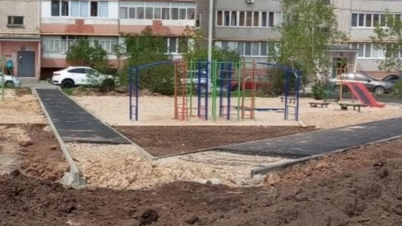 ⚒️ В микрорайоне Сомбатхей преображается общественная территория  В Йошкар-Оле полным ходом идёт обн