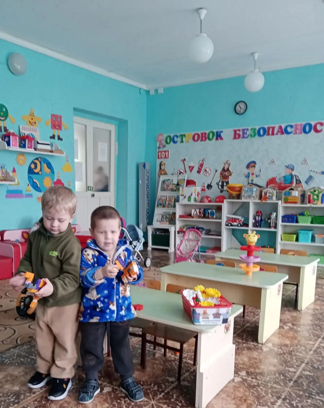 Конструктор новый собираю,