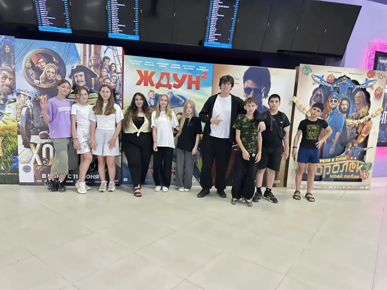 Летние каникулы с пользой! ☀️🎬

Наши замечательные ребята из 6 «Б» класса вместе со своим классным 