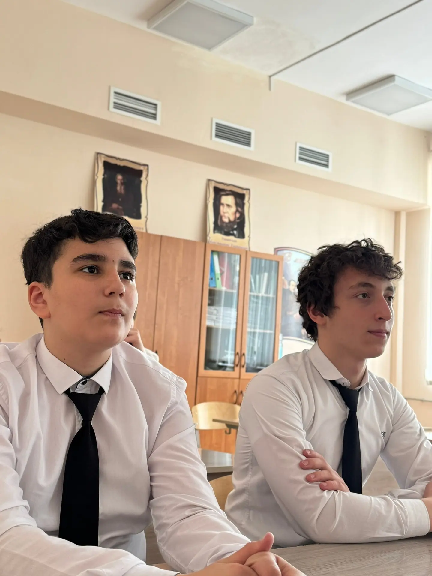 🎬 От кадров кинохроники до мечты: как прошел кинолекторий об «Артеке» в 8 «В»!
Сегодня стены нашего