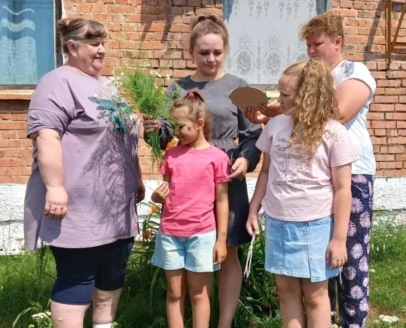 В День семьи, любви и верности работники культуры и участники самодеятельности поздравили семейные п