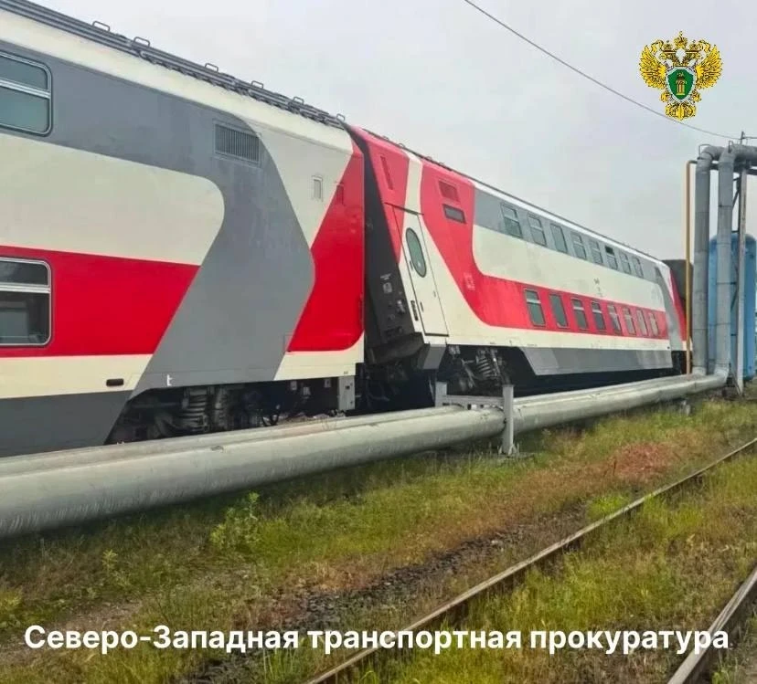 Сход вагона при маневроврах на путях н/п в Санкт-Петербурге.

18 июня 2026 года при выполнении манев