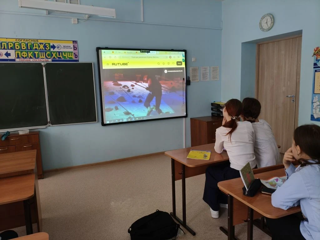 В школе прошли уроки безопасности в рамках месячника безопасности