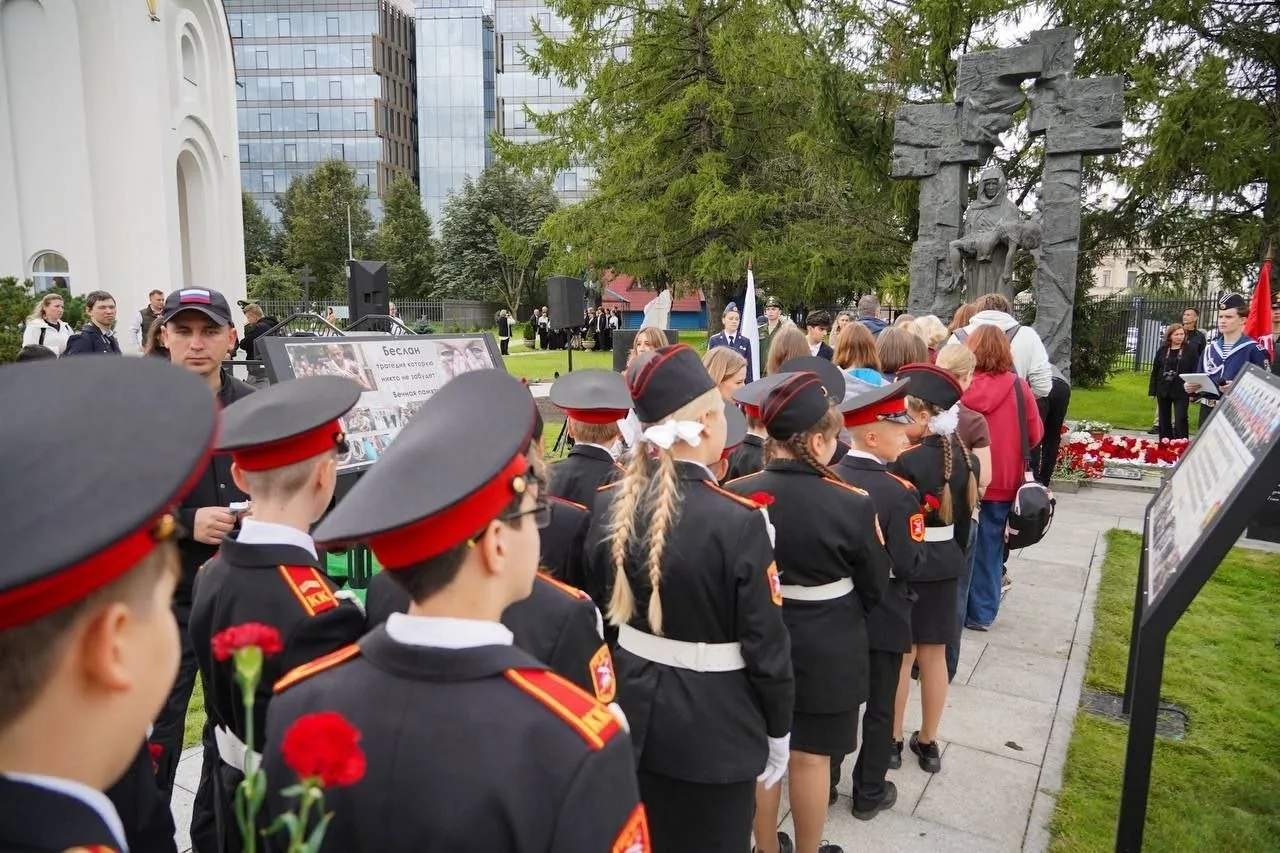 3 сентября, в День солидарности в борьбе с терроризмом, у дома №52 по Малоохтинскому пр...