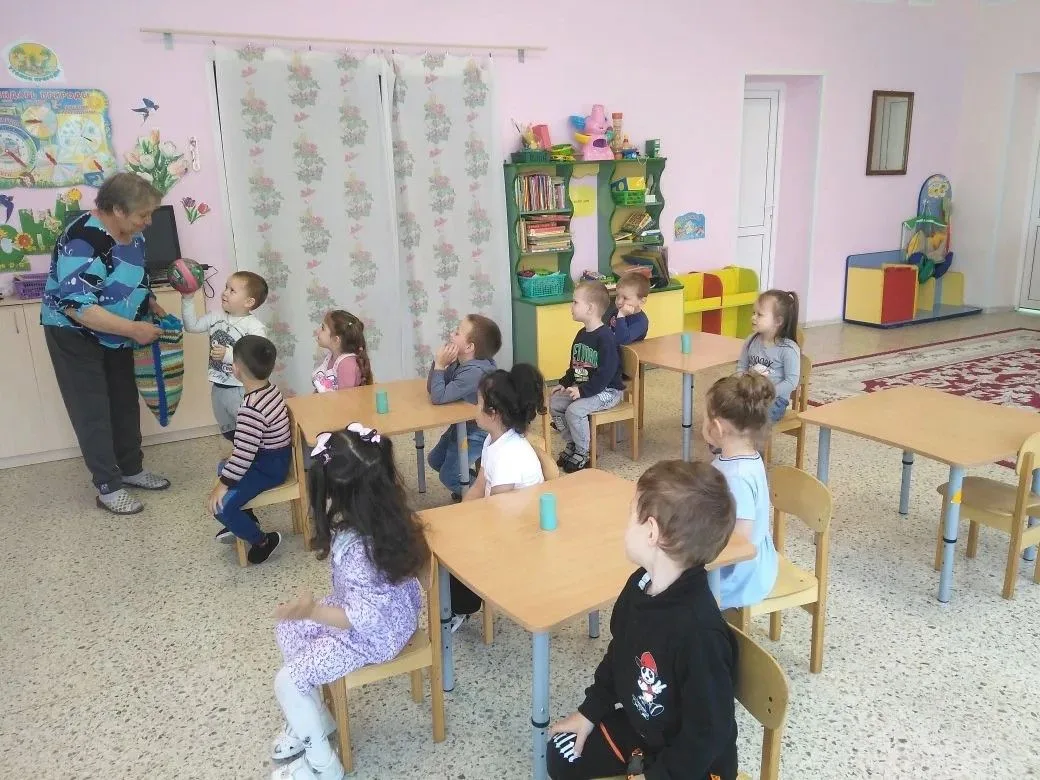 27 мая в МДОУ "Казачинский детский сад" согласно календарно-тематическому планированию ...