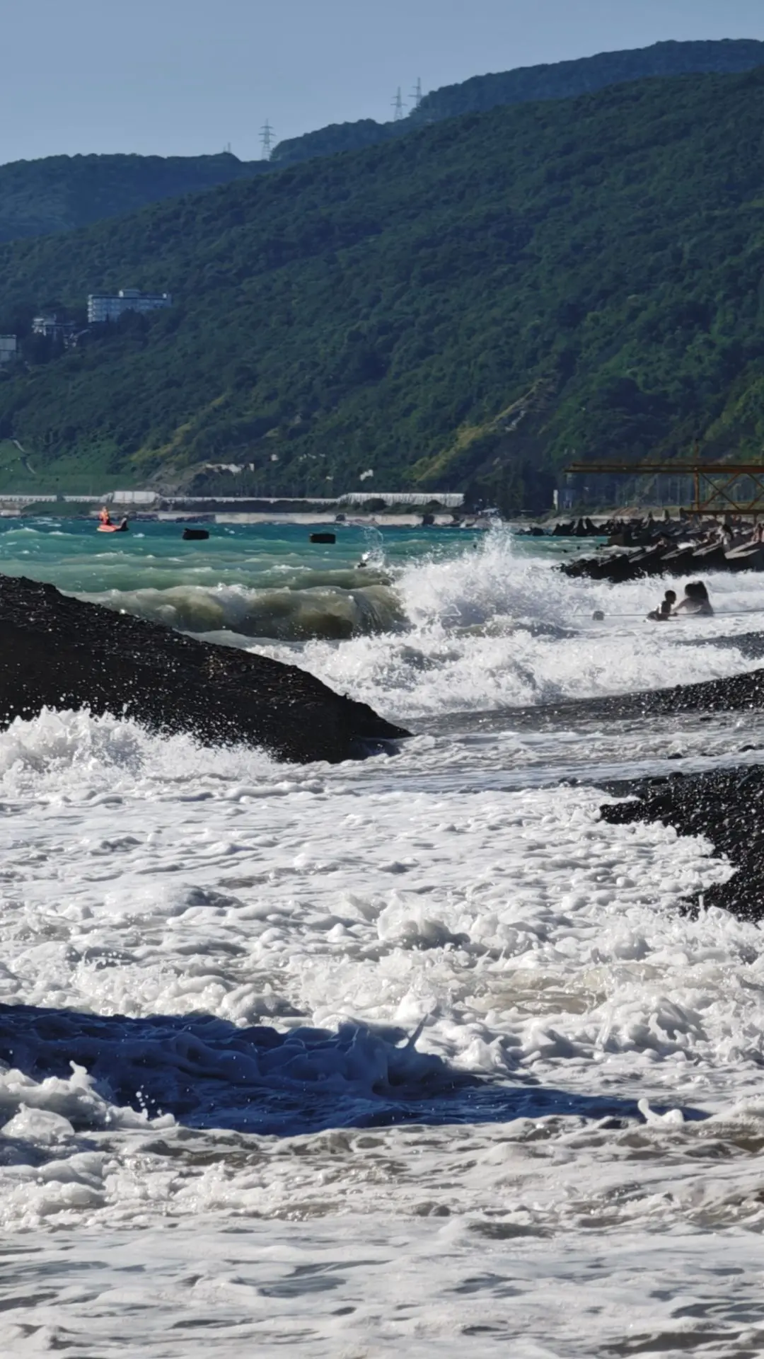 Волна🌊 усиливается, берегите себя

Автор А. Овчинников