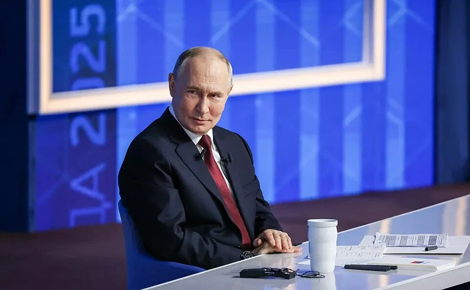 Путин видит своих Героев

Верховный Главнокомандующий не просто руководит — он слышит. Слышит тех, к
