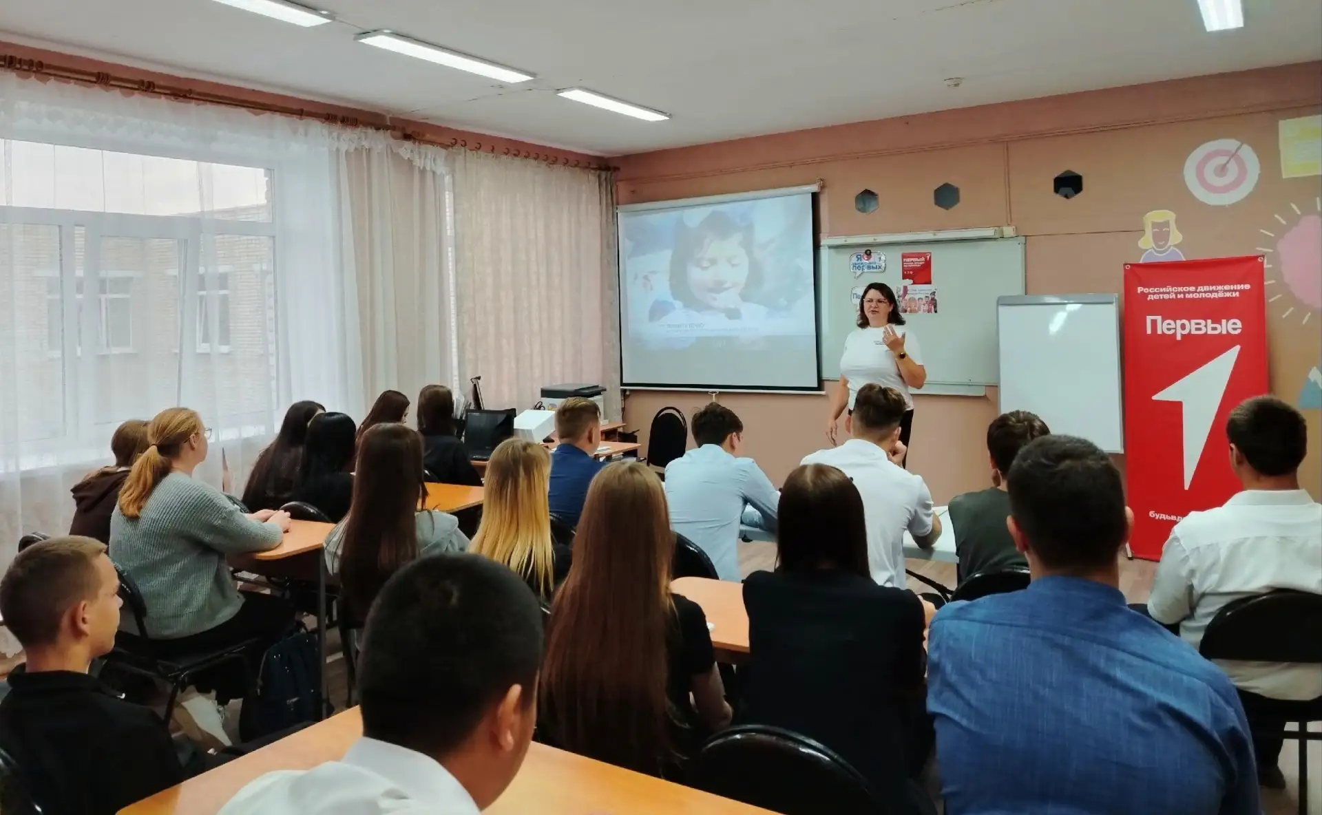 3 сентября учащиеся 10 классов — активисты Лопатинского района — приняли участие во Все...