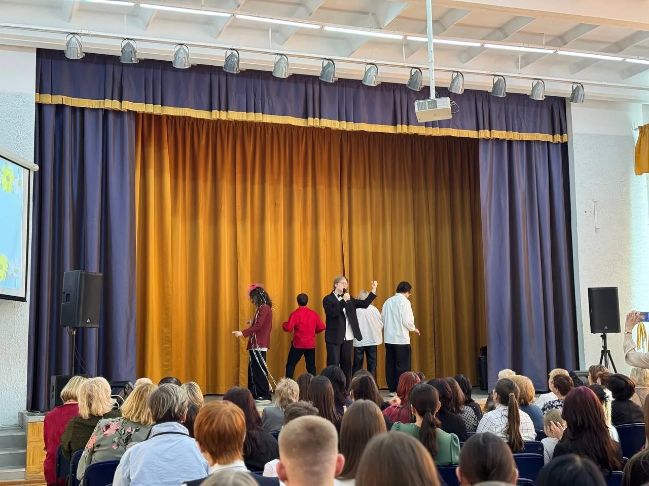 ❤🌹На прошлой неделе в нашей школе прошел праздничный концерт, приуроченный к Международному женскому