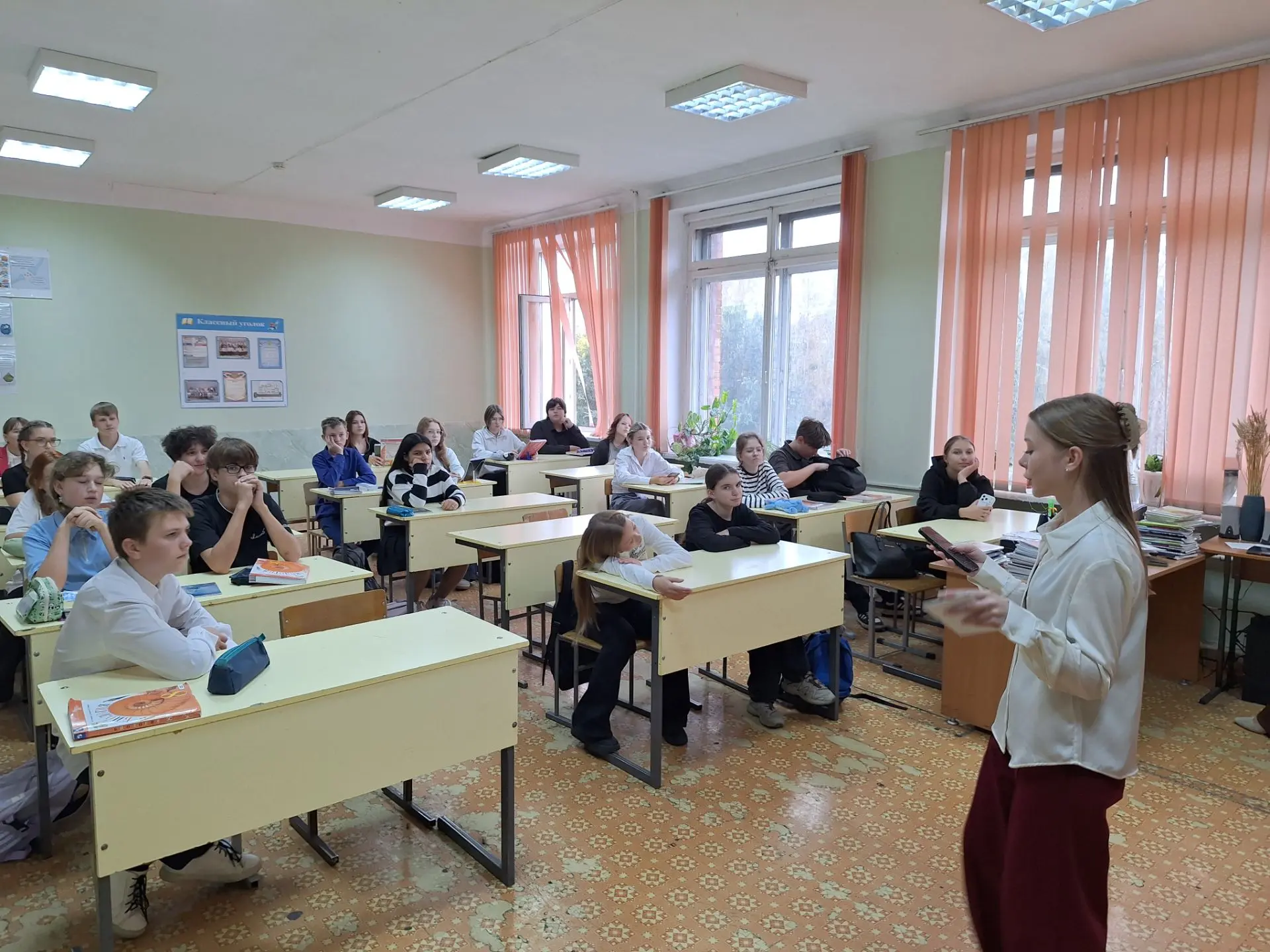 В школе 69 для учащихся 8–10 классов прошли познавательные беседы с Кристиной Бочаровой...
