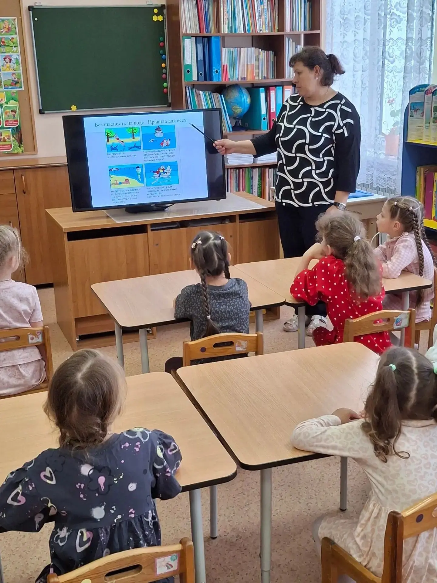 Безопасность на воде: Важное занятие для воспитанников детского сада
В дошкольном отделении МОУ "Нов