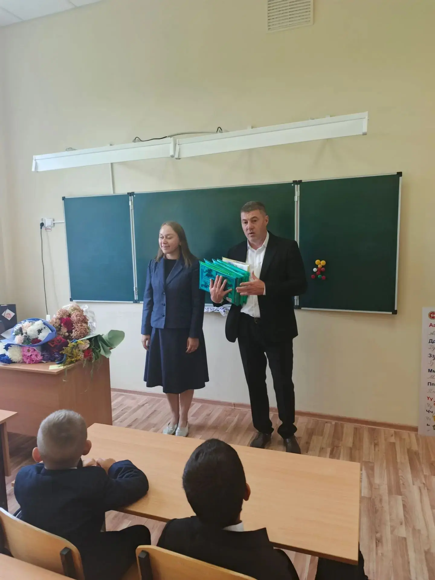Олы Тиләҗе һәм Орымширмә башлангыч мәктәбе укучылары өчен беренче кыңгырау яңгырады. Ба...