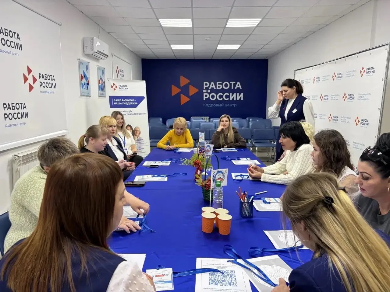 Мобильный офис Кадрового центра отработал в Александровске-Сахалинском сразу по трём на...