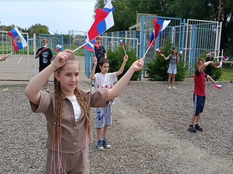 Приближается День России.🇷🇺Мы присоединились к флешмобу под песню «Россия есть – Россия будет!», ч