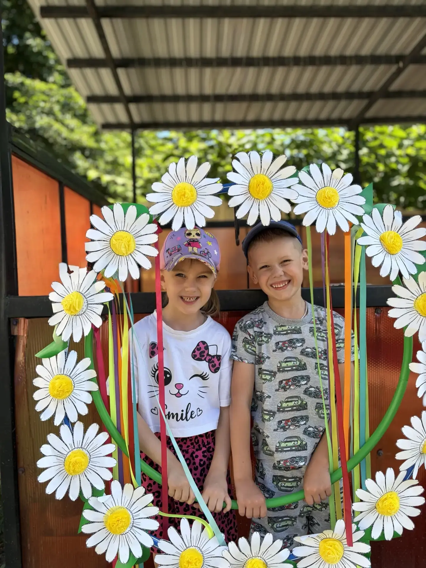 Столько света! Столько солнца!
Столько зелени кругом!
Наступило снова лето,
И тепло пришло к нам в д