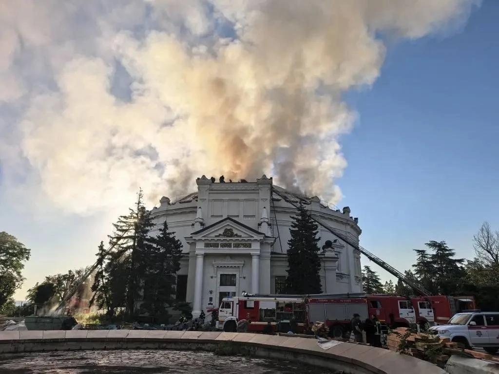 Сегодня ночью беспилотник самолётного типа нанёс целенаправленный удар по зданию панора...