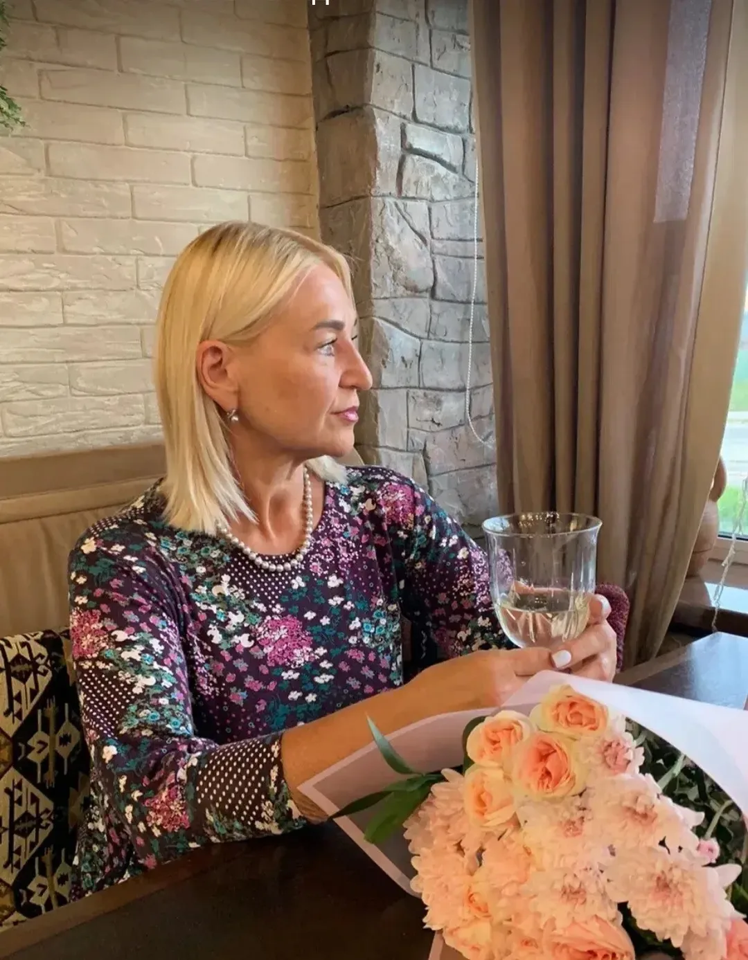 Вот так у нас происходит, когда с нами сестры, пришла Наташа, к ней потом присоединилас...