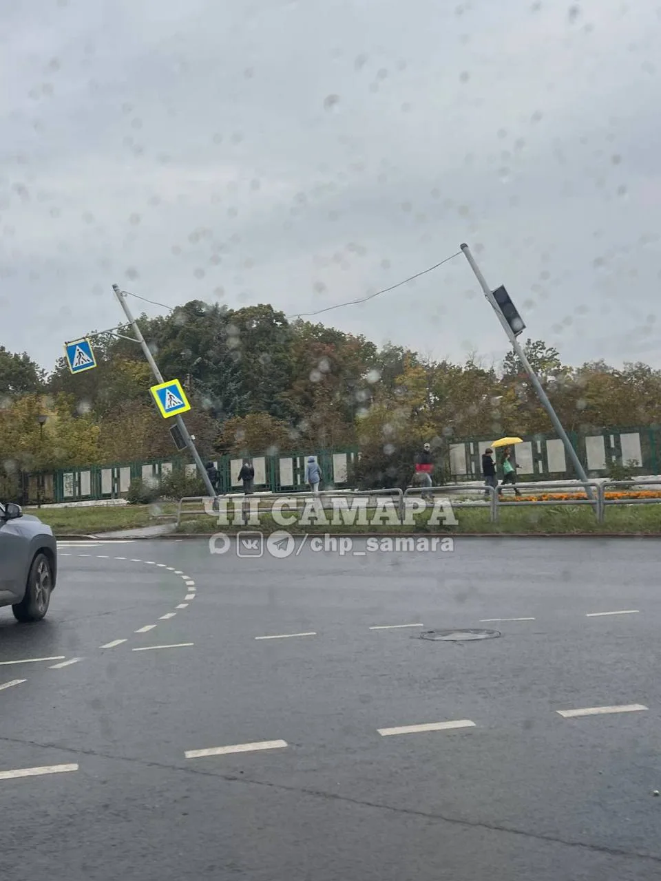 В Самаре у онкоцентра падает светофор