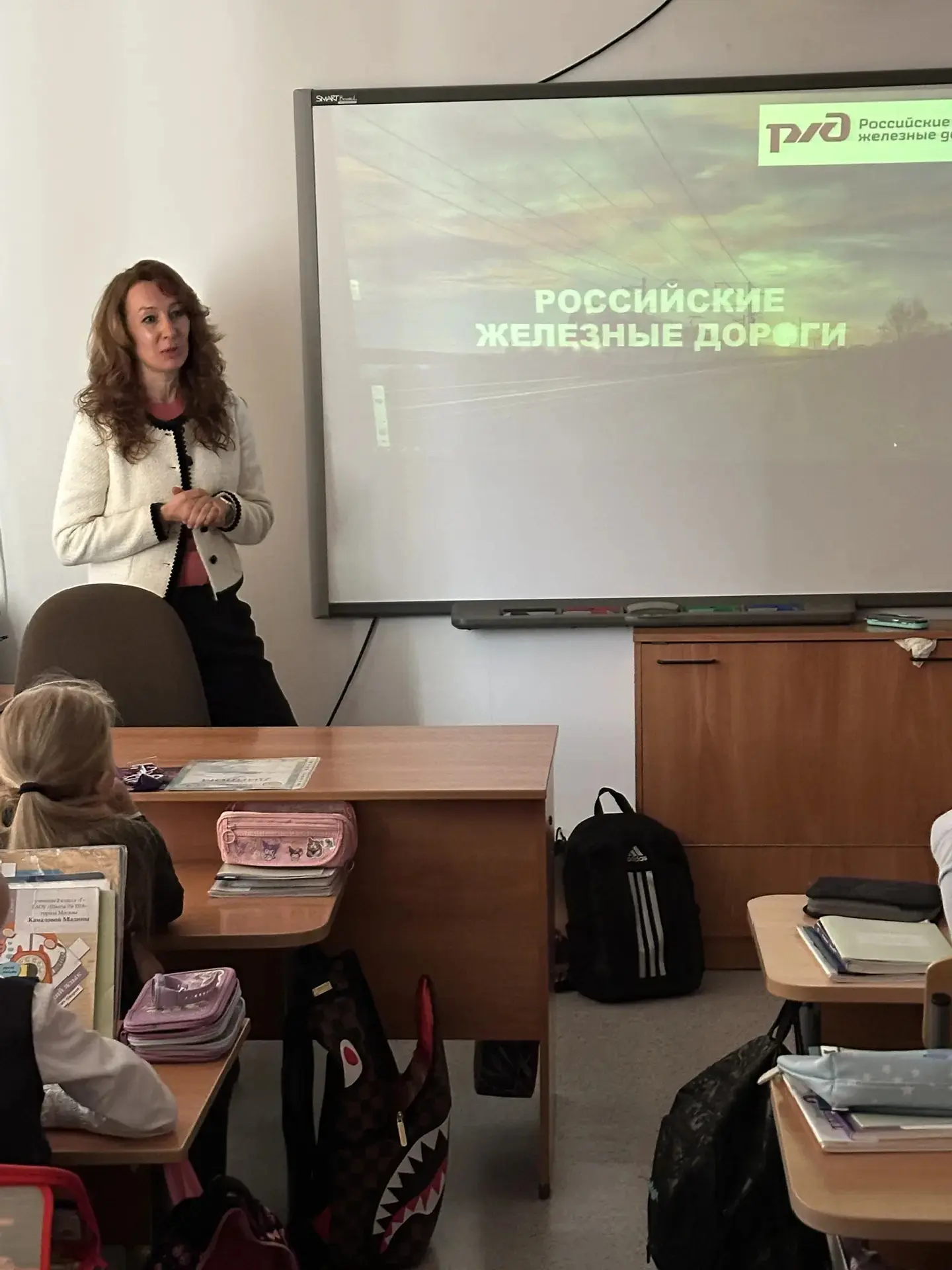 Такие разные уроки Продолжаем знакомиться с профессиями своих родителей.  Во 2-Г классе гостем на ур