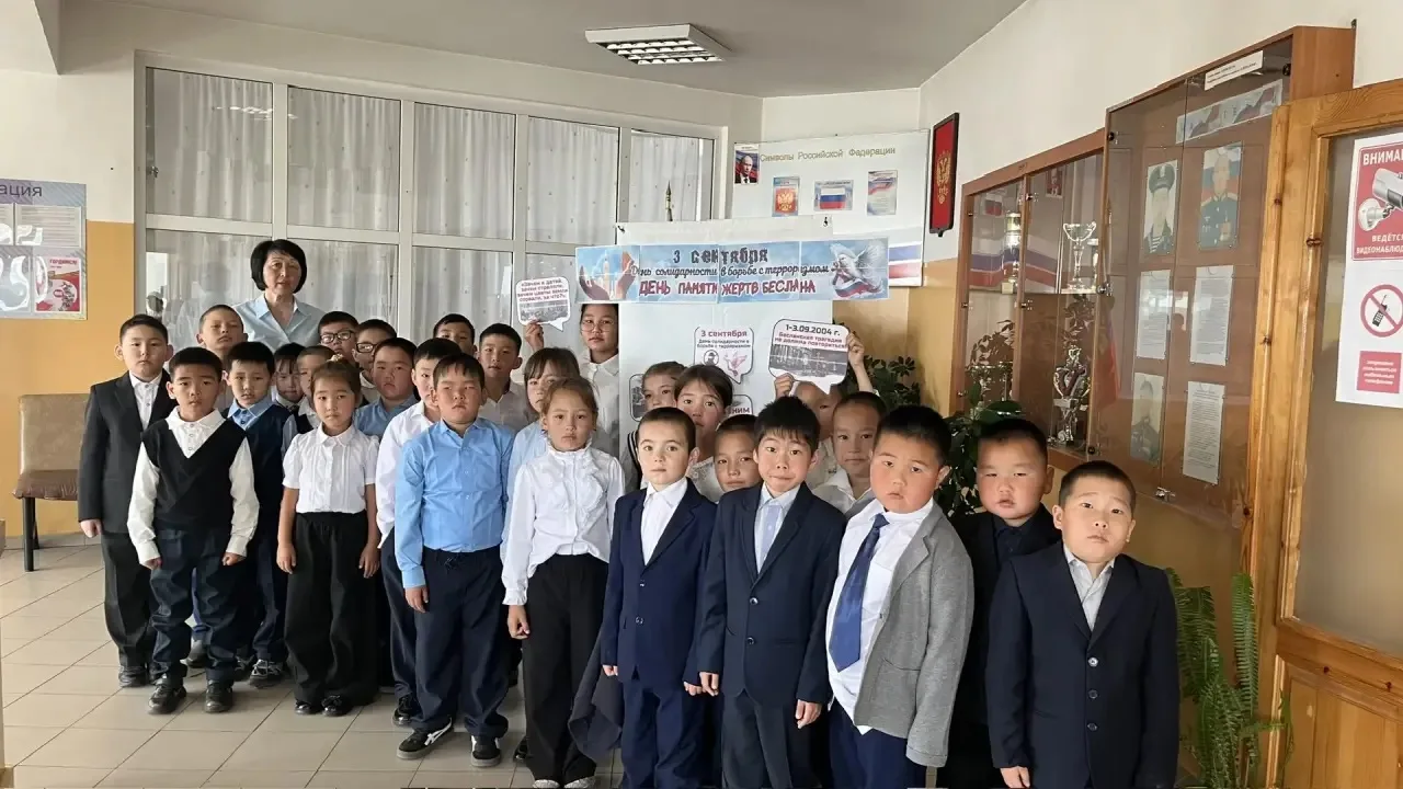 Сегодня в нашей школе прошёл урок памяти, приуроченный ко Дню солидарности в борьбе с т...