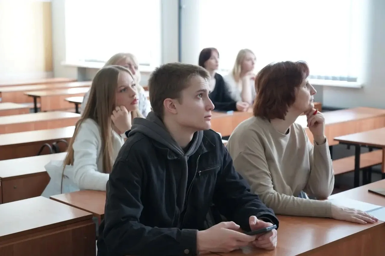 🌸 Весна, апрель и, конечно же, абитуриенты!  Сегодня в Московской международной академии было по-нас