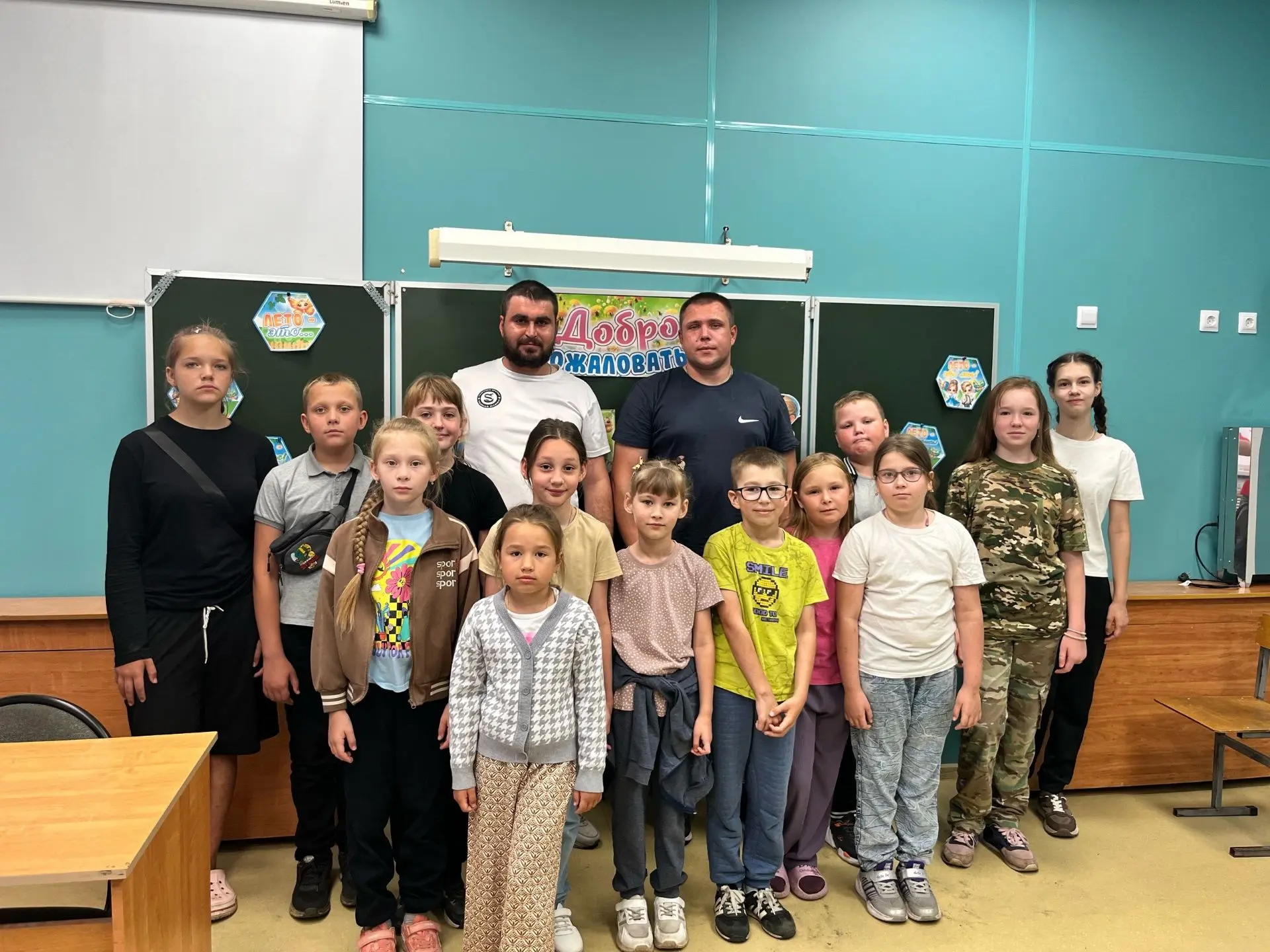 🇷🇺 День патриота в лагере «Улыбка»! 🇷🇺

Четвертый день в нашем пришкольном лагере выдался по-нас