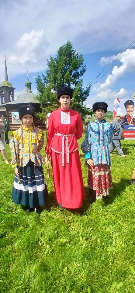 В рамках Года единства народов России специалисты Комплексного
центра социального обслуживания Киров