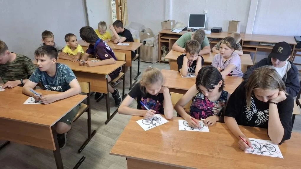Сегодня 8 июня в лагере "Родничок" проходил день велосипедов. Дети познакомились с исто...