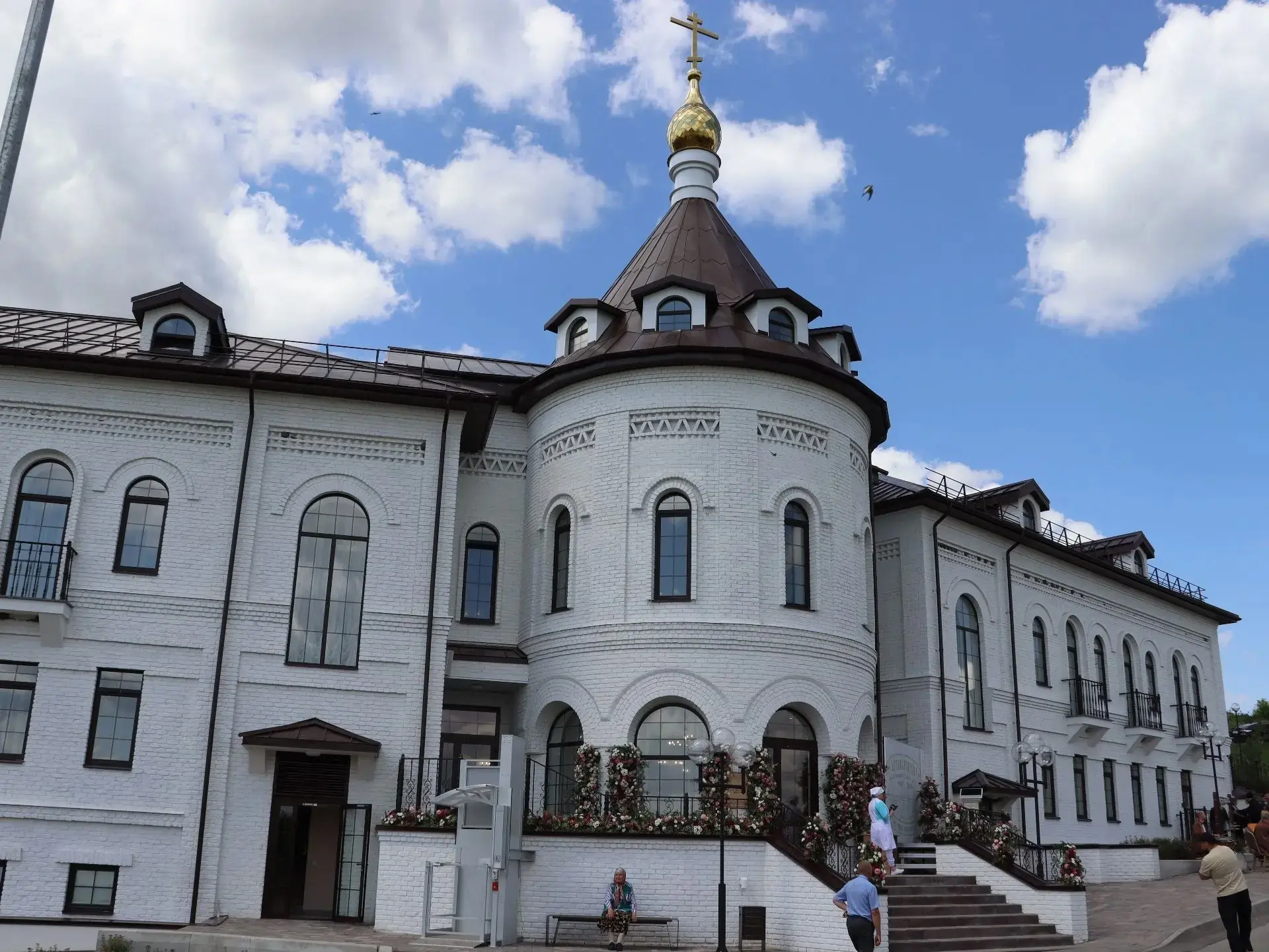 В Свято-Троицком Холковском монастыре открылся новый паломнический центр — четырёхэтажн...