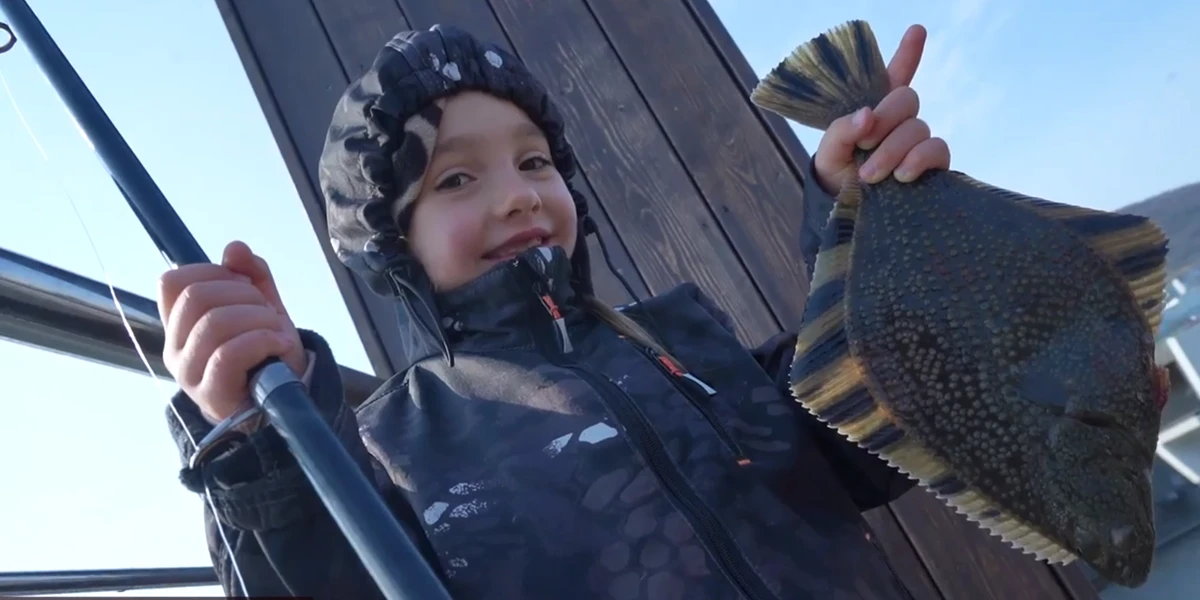 🐟  Массовая ловля камбалы на севере Хабаровского края: рыбаки бросят вызов Охотскому морю в День Ро