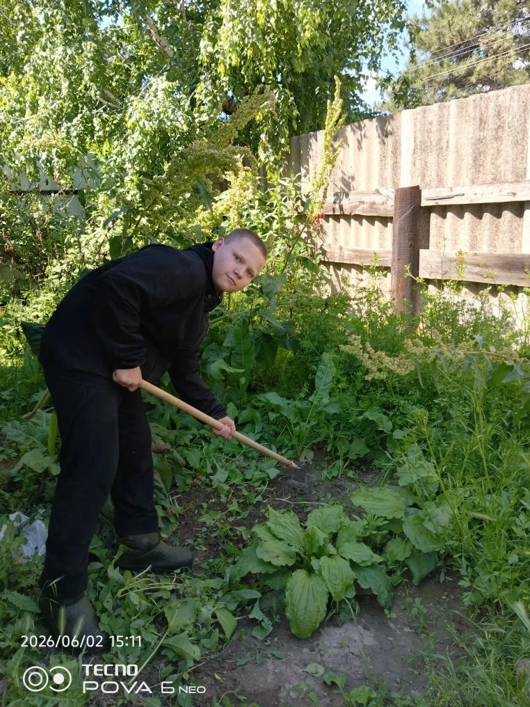 "Маленькие герои большого дела: дети наводят порядок во дворе!"