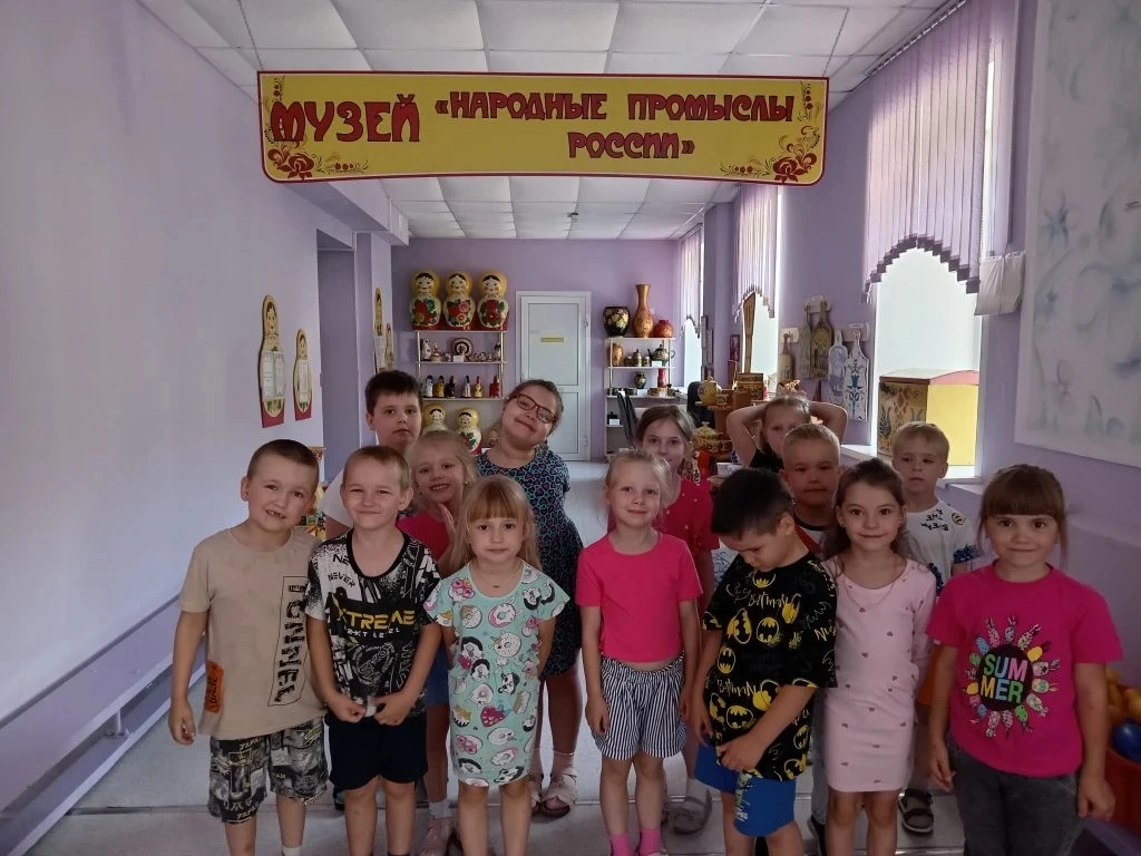 Народные традиции и промыслы России 🪆 🎨🇷🇺

Малыши младшей группы приобщились к культурным традиц