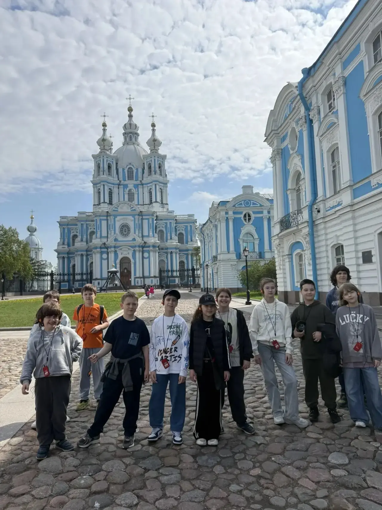 🌆 Ребята из 4 «Б» отметили окончание начальной школы увлекательным путешествием в Санкт-Петербург!  