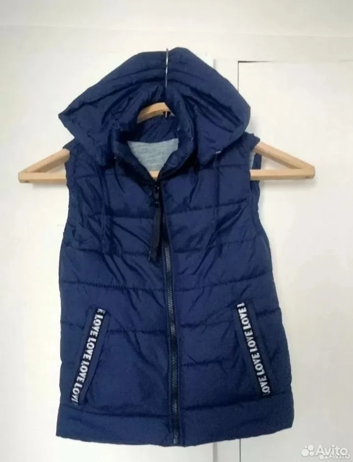 Продам жилетки р 104, 122.