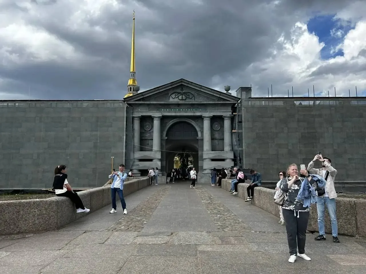 В Петербурге почти завершили реставрацию гранитных фасадов Петропавловской крепости.

Подошли к конц